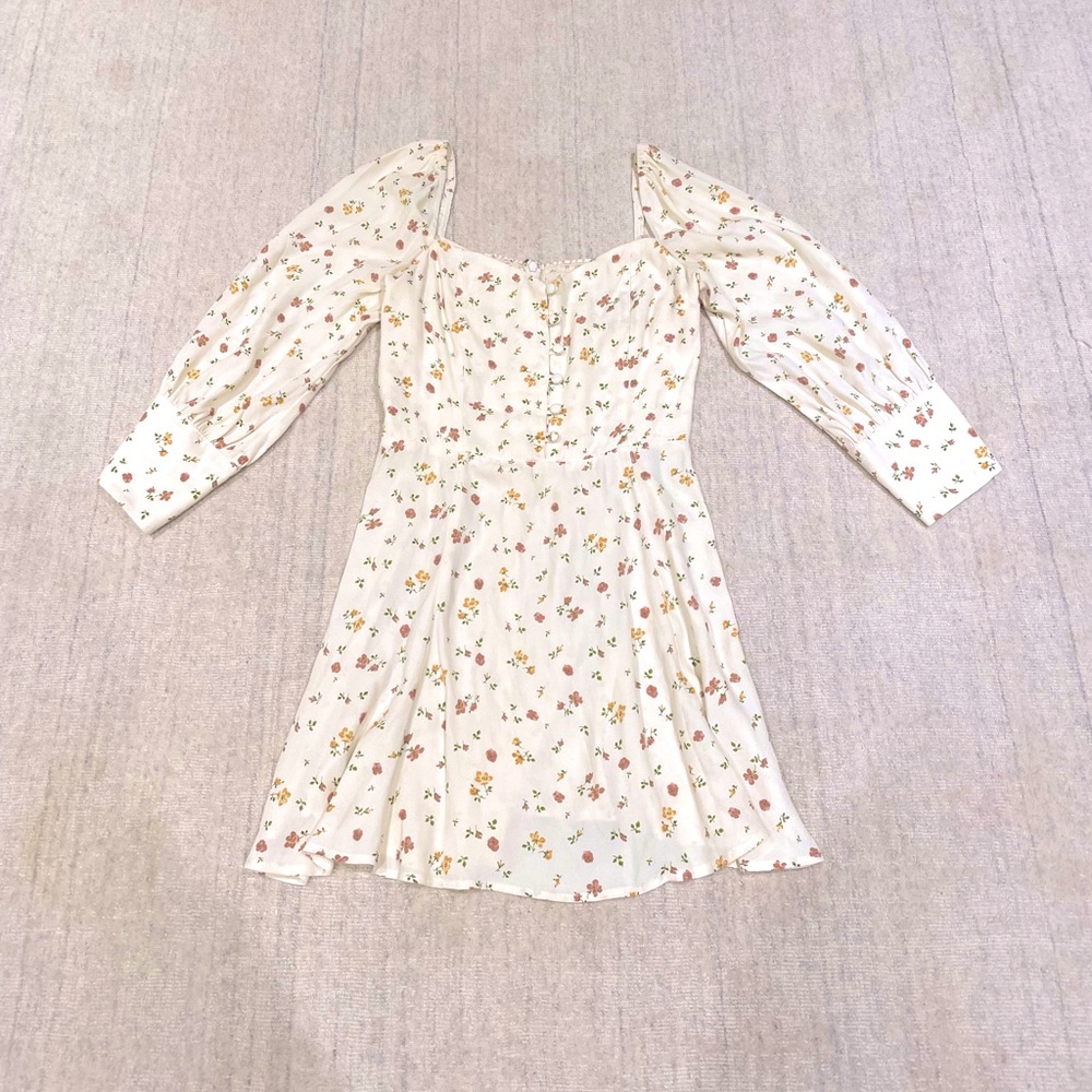 Juliette dress 👗 by REFORMATION - for a picknick or a night out on the town😊💖